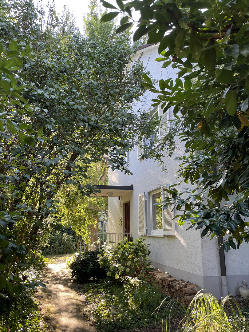 Im Grünen und doch mittendrin – charmante Doppelhaushälfte mit parkartigem Garten in Staufen – Staufen(Staufen im Breisgau) – Vorschaubild 3