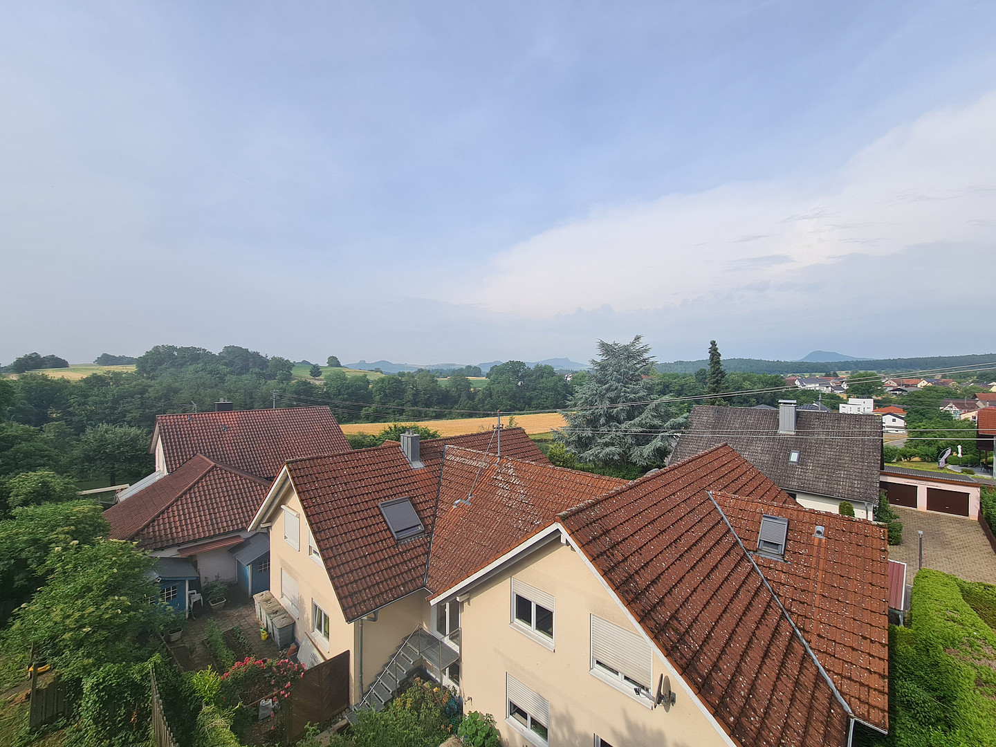 Attraktives Mehrfamilienhaus mit Panoramablick in Aach im Hegau – ideale Kapitalanlage! – Paradiesweg 2, 78267 Aach – Vorschaubild 2