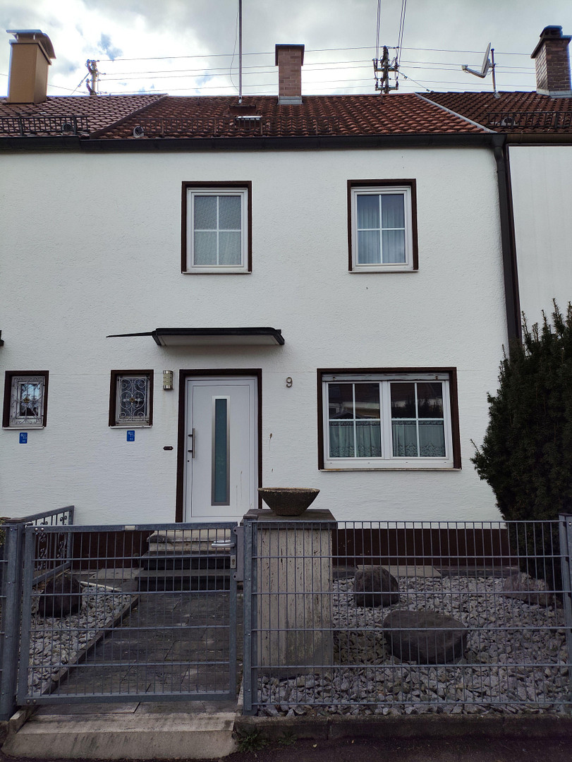 Reihenmittelhaus  Renovierungsbedürftig nähe Tilsiter Str.