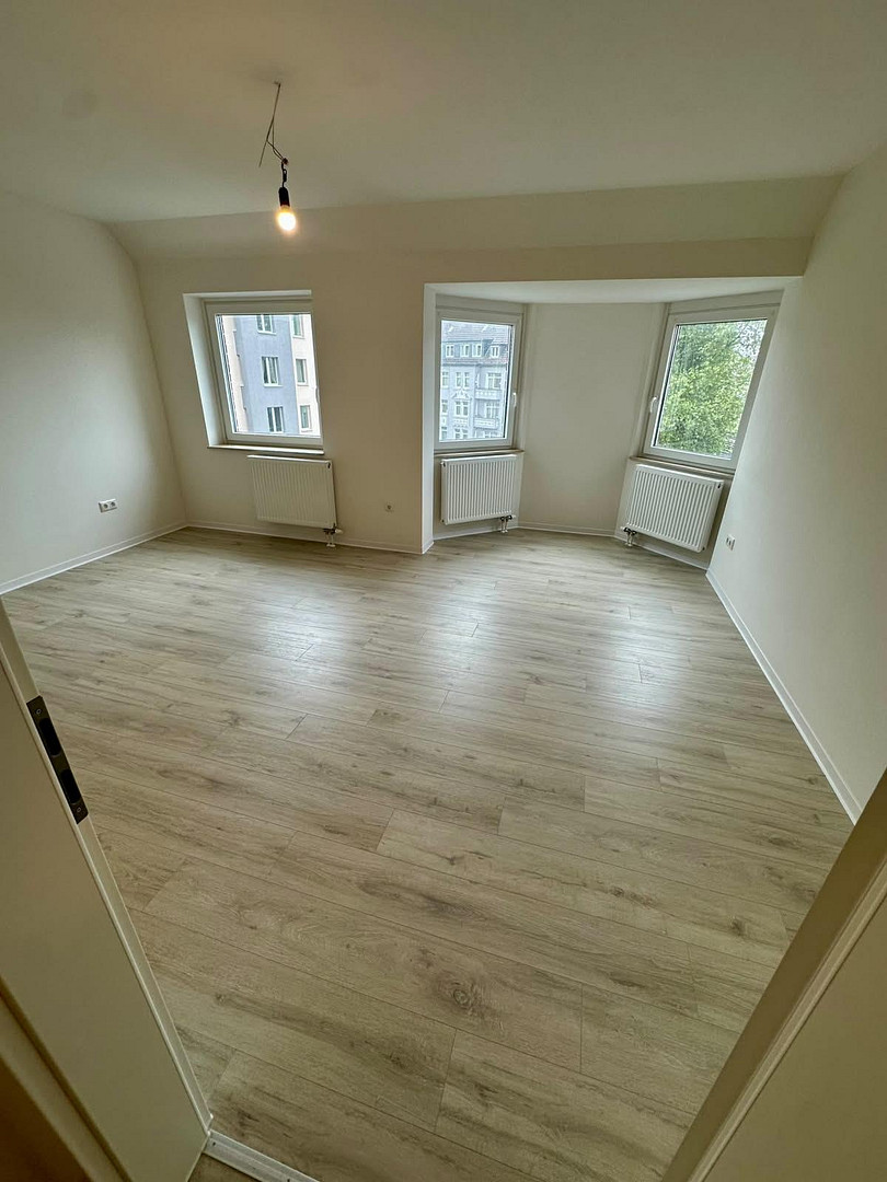 Großzügige 4-Zimmer-Wohnung mit ca. 135 m², Balkon, 2 Bädern, Aufzug und Garage in Düsseldorf-Bilk – 40223 Düsseldorf(Bilk) – Vorschaubild 19