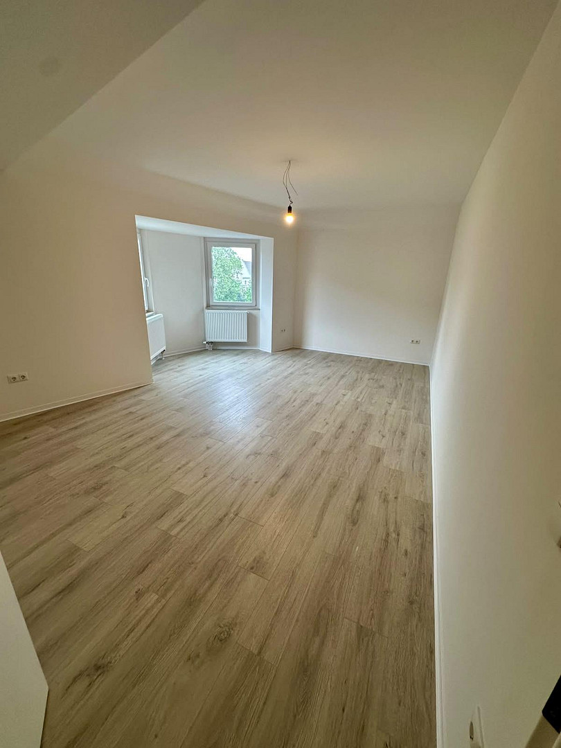 Großzügige 4-Zimmer-Wohnung mit ca. 135 m², Balkon, 2 Bädern, Aufzug und Garage in Düsseldorf-Bilk – 40223 Düsseldorf(Bilk) – Vorschaubild 17