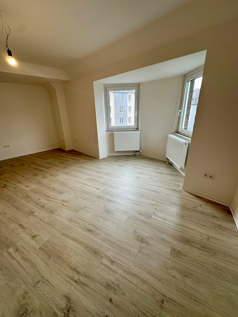 Großzügige 4-Zimmer-Wohnung mit ca. 135 m², Balkon, 2 Bädern, Aufzug und Garage in Düsseldorf-Bilk – 40223 Düsseldorf(Bilk) – Vorschaubild 18