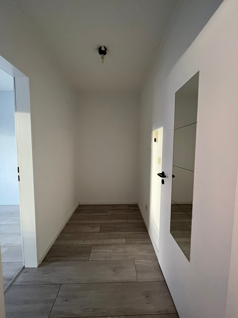 Von priv. - schönes 1-Zi. Single-Appartement in Paderborn Schloß Neuhaus, ruhige Lage m. Balkon 2.OG – Paderborn OT Schloß Neuhaus(Schloß Neuhaus) – Vorschaubild 6