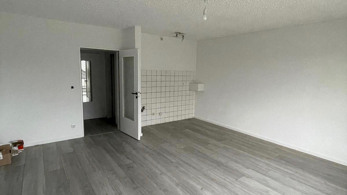Von priv. - schönes 1-Zi. Single-Appartement in Paderborn Schloß Neuhaus, ruhige Lage m. Balkon 2.OG – Paderborn OT Schloß Neuhaus(Schloß Neuhaus) – Vorschaubild 4