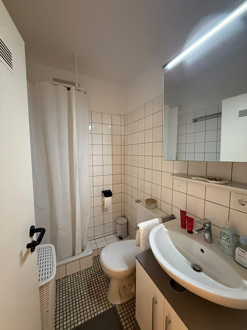 Von priv. - schönes 1-Zi. Single-Appartement in Paderborn Schloß Neuhaus, ruhige Lage m. Balkon 2.OG – Paderborn OT Schloß Neuhaus(Schloß Neuhaus) – Vorschaubild 8