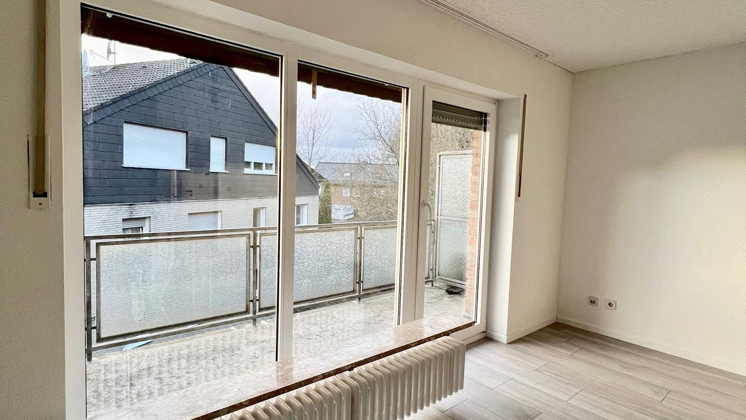Von priv. - schönes 1-Zi. Single-Appartement in Paderborn Schloß Neuhaus, ruhige Lage m. Balkon 2.OG – Paderborn OT Schloß Neuhaus(Schloß Neuhaus) – Vorschaubild 3