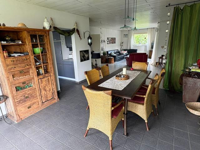 Freistehendes Einfamilienhaus mit Garage, Terrasse, Balkon und großem Garten – Brakel(Bellersen) – Vorschaubild 3