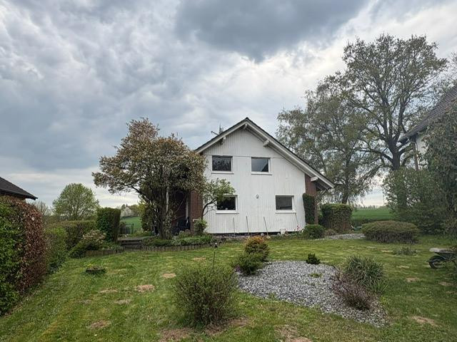 Freistehendes Einfamilienhaus mit Garage, Terrasse, Balkon und großem Garten – Brakel(Bellersen) – Vorschaubild 10