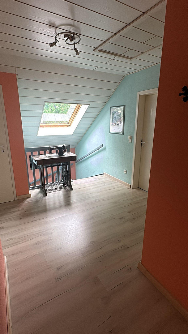 Freistehendes Einfamilienhaus mit Garage, Terrasse, Balkon und großem Garten – Brakel(Bellersen) – Vorschaubild 7