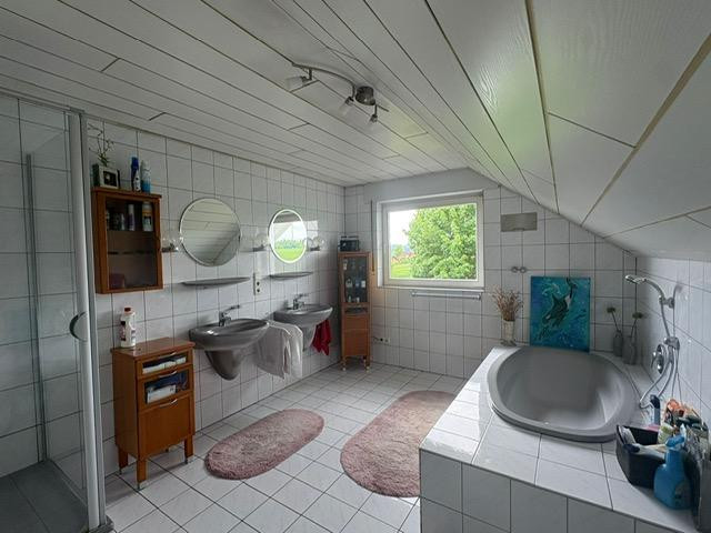 Freistehendes Einfamilienhaus mit Garage, Terrasse, Balkon und großem Garten – Brakel(Bellersen) – Vorschaubild 8