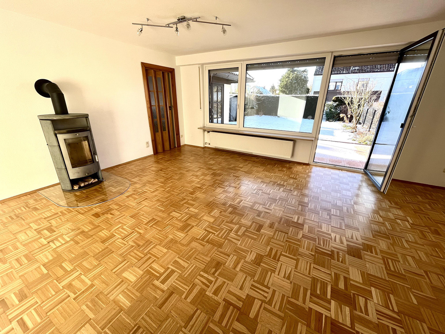 Lichtdurchflutetes Haus mit modernisiertem Bad und schönem Garten – Eckental(Forth) – Vorschaubild 3