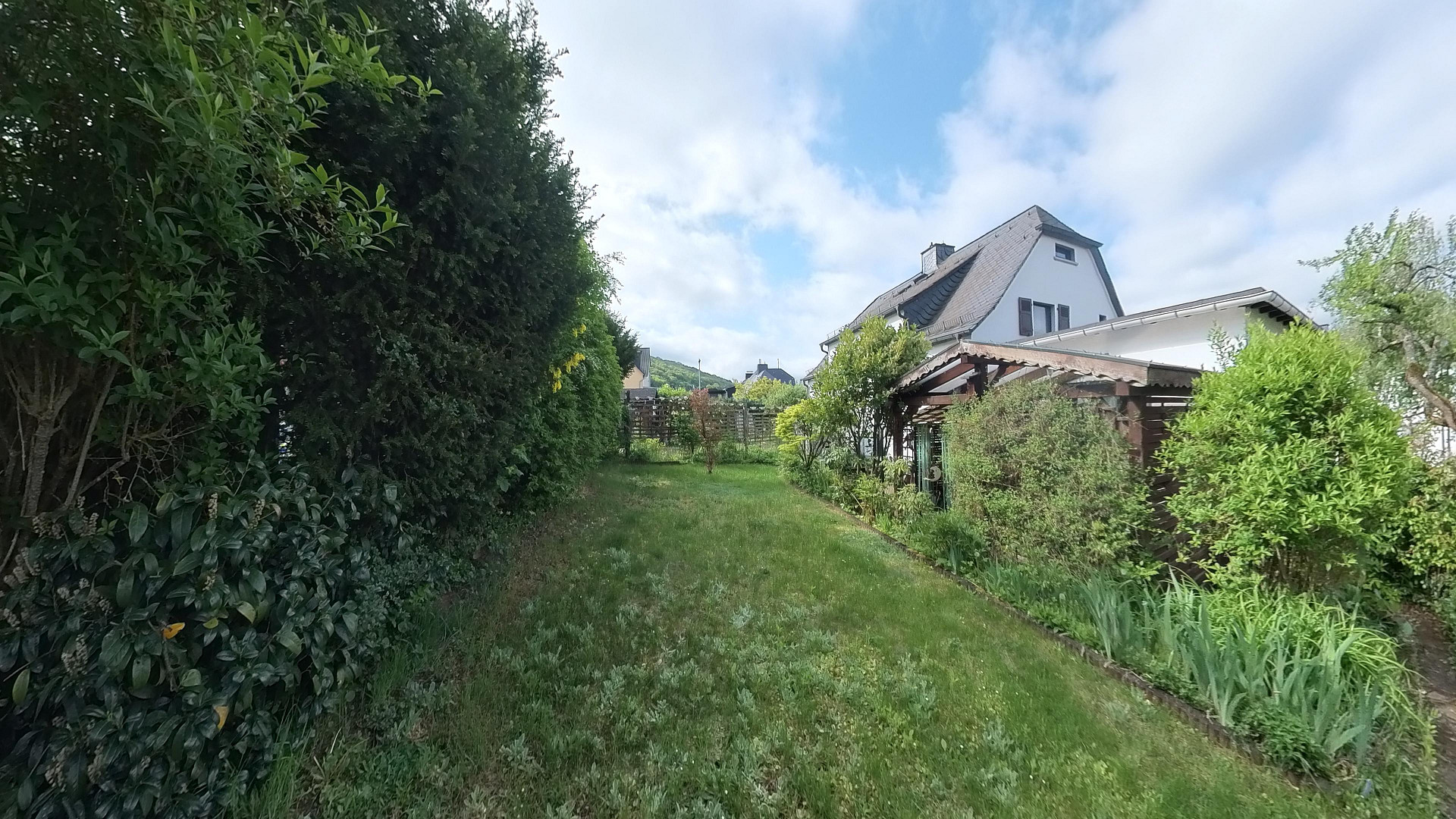 Doppelhaushälfte mit Anbau und Doppelgarage – Herborn / Heesen(Herborn) – Vorschaubild 3