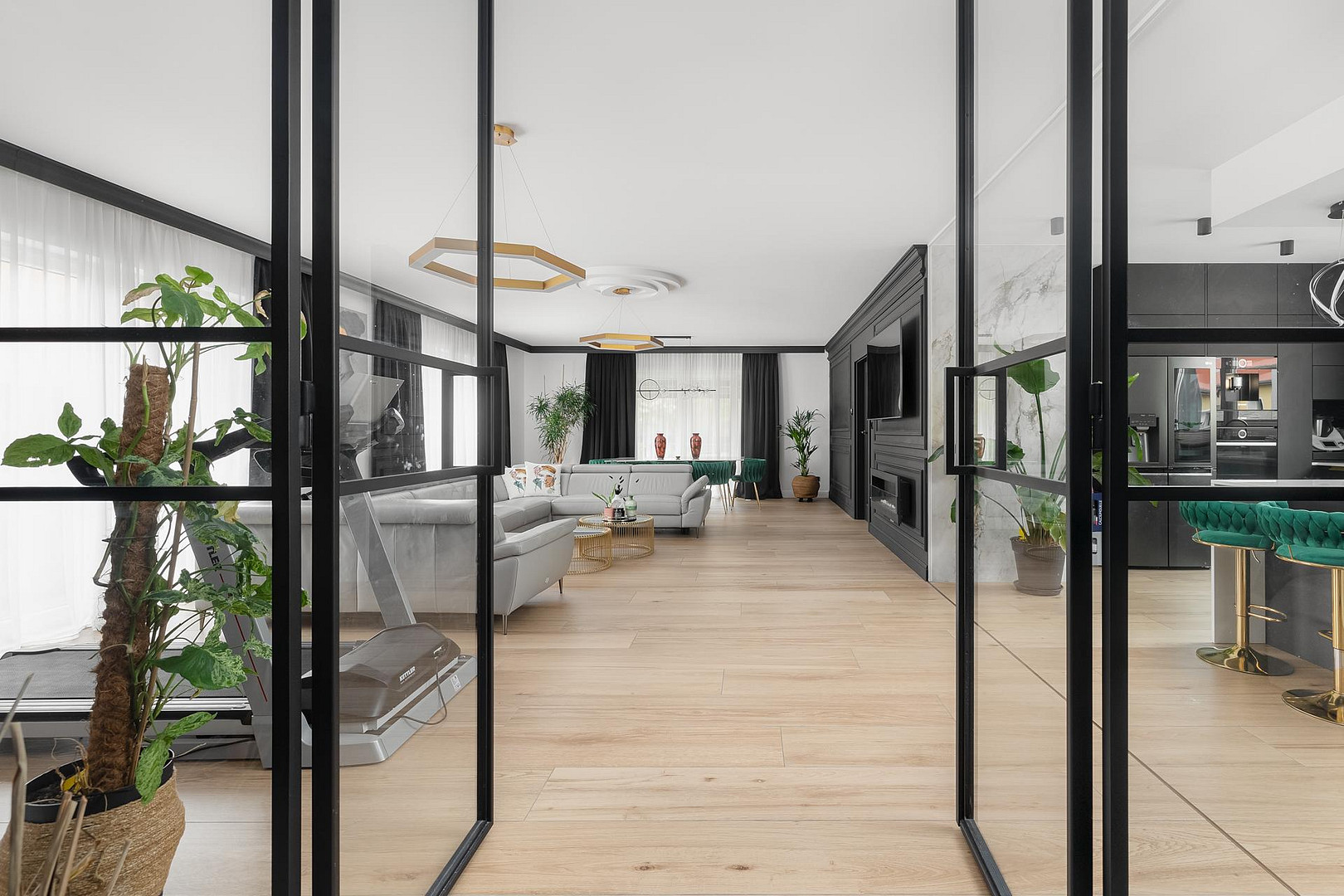 Luxus-Wohnhaus & Gewerbehalle nahe Berlin – Top-Investment, provisionsfrei!