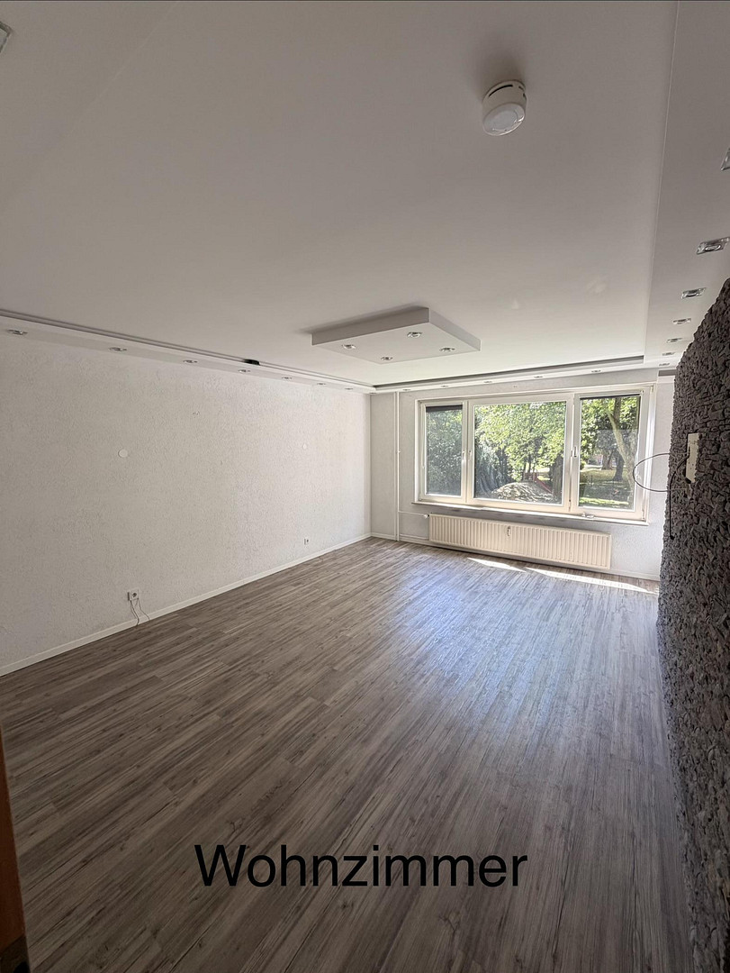 Vollständig renovierte Wohnung mit drei Zimmern sowie Balkon und Einbauküche in Salzgitter – Kurt-Schuhmacher-Ring 23, 38228 Salzgitter(Bruchmachtersen) – Vorschaubild 2