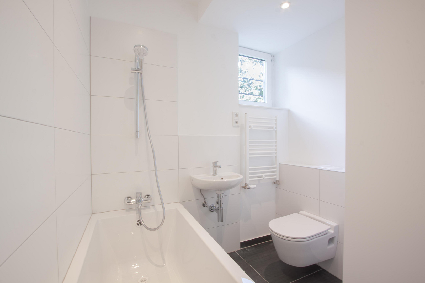 3 Zimmer Wohnung mit Balkon, EBK und 240 qm Garten – Arnold-Schönberg-Str. 5, 40593 Düsseldorf(Urdenbach) – Vorschaubild 17