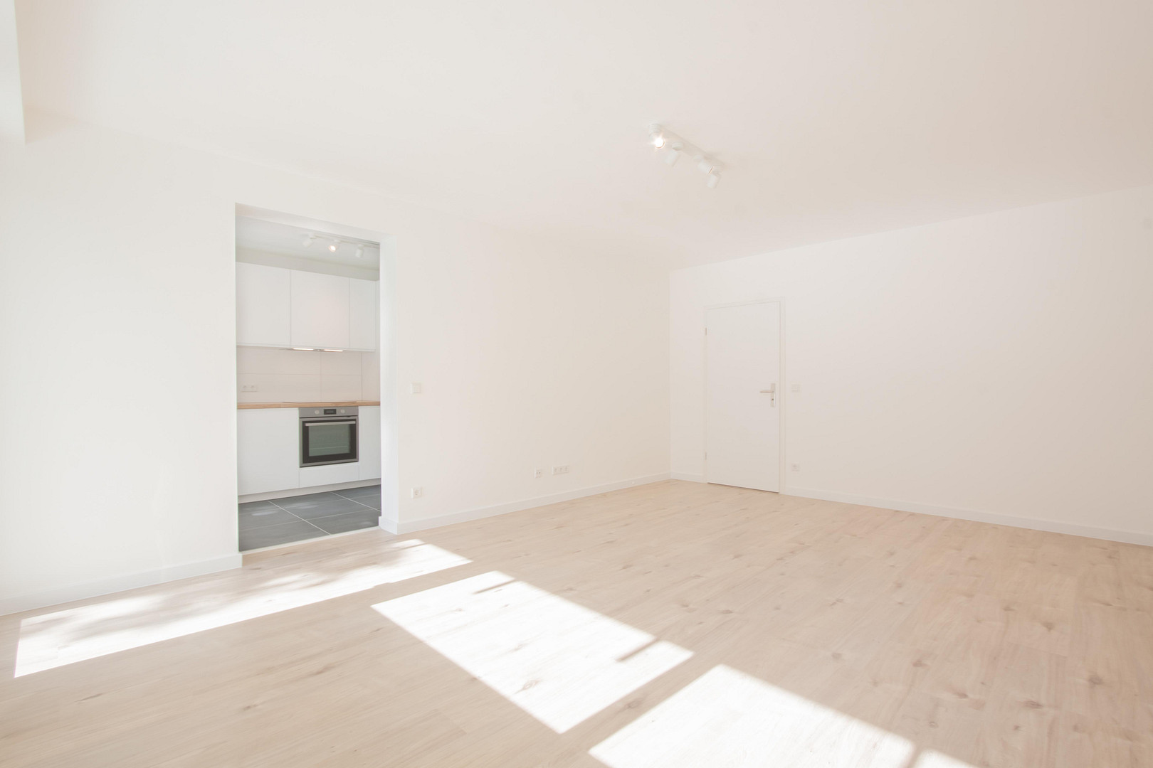 3 Zimmer Wohnung mit Balkon, EBK und 240 qm Garten – Arnold-Schönberg-Str. 5, 40593 Düsseldorf(Urdenbach) – Vorschaubild 14