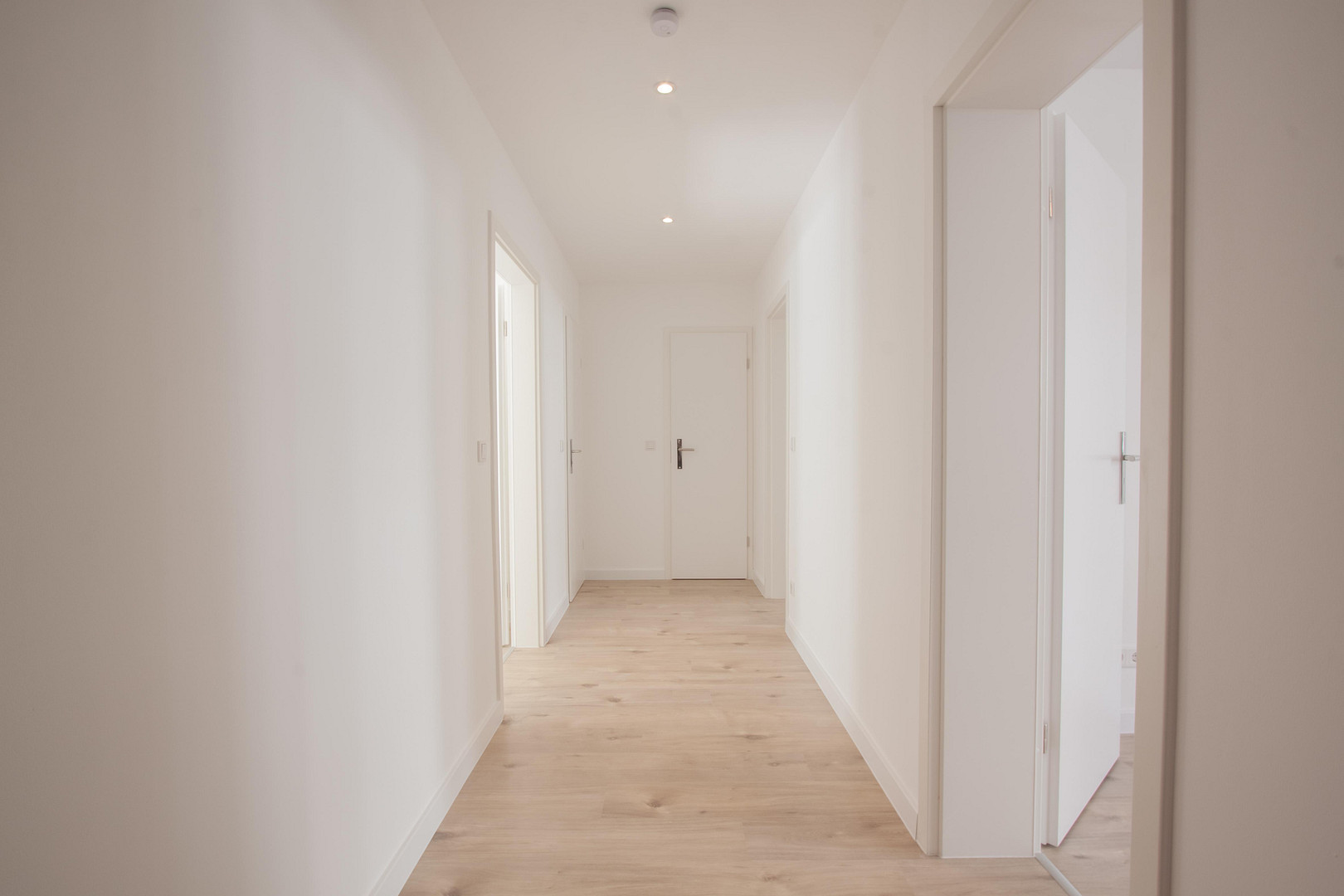 3 Zimmer Wohnung mit Balkon, EBK und 240 qm Garten – Arnold-Schönberg-Str. 5, 40593 Düsseldorf(Urdenbach) – Vorschaubild 3