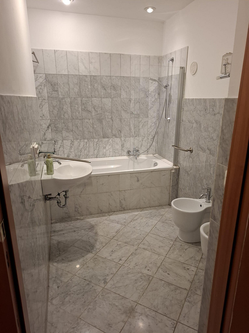 So wohnt man nahe Volksgarten. Altbau. Wohnküche. WG geeignet. Frei stehend. Von Privat. – Stoffeler Straße 18, 40227 Düsseldorf(Oberbilk) – Vorschaubild 12