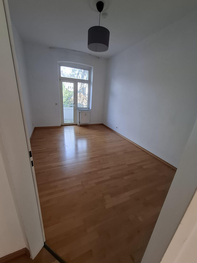 So wohnt man nahe Volksgarten. Altbau. Wohnküche. WG geeignet. Frei stehend. Von Privat. – Stoffeler Straße 18, 40227 Düsseldorf(Oberbilk) – Vorschaubild 2