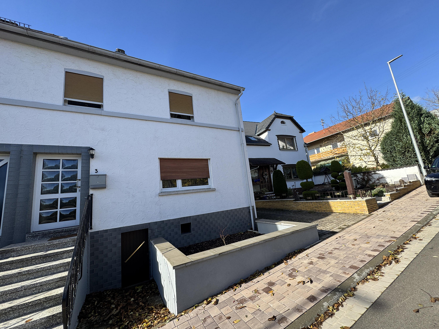 Doppelhaushälfte in ruhiger Lage mit Doppelgarage – Friedhofstraße 13, 66989 Höheinöd – Vorschaubild 3