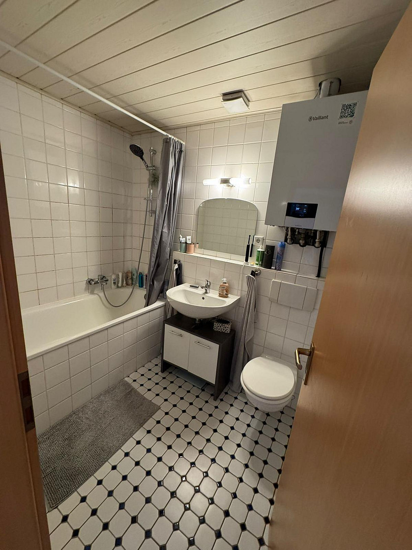 Gemütliche 3-Zimmer-DG-Wohnung (64 qm) – Perfekt für Studenten & Pendler nahe FH Niederrhein – Kölner Straße 228, 47805 Krefeld(Dießem/Lehmheide) – Vorschaubild 2
