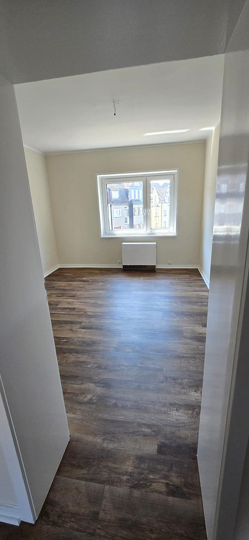 wunderschöne 3 Raum Wohnung mit Balkon und Gartennutzung frisch renoviert  Hobeisenstr – Hobeisenstr., 45147 Essen(Holsterhausen) – Vorschaubild 3