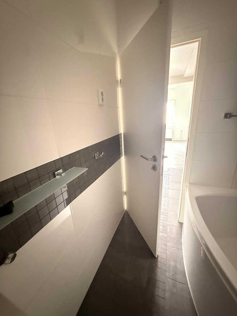 wunderschöne 3 Raum Wohnung mit Balkon und Gartennutzung frisch renoviert  Hobeisenstr – Hobeisenstr., 45147 Essen(Holsterhausen) – Vorschaubild 9