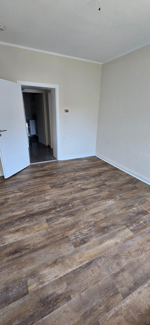 wunderschöne 3 Raum Wohnung mit Balkon und Gartennutzung frisch renoviert  Hobeisenstr – Hobeisenstr., 45147 Essen(Holsterhausen) – Vorschaubild 2