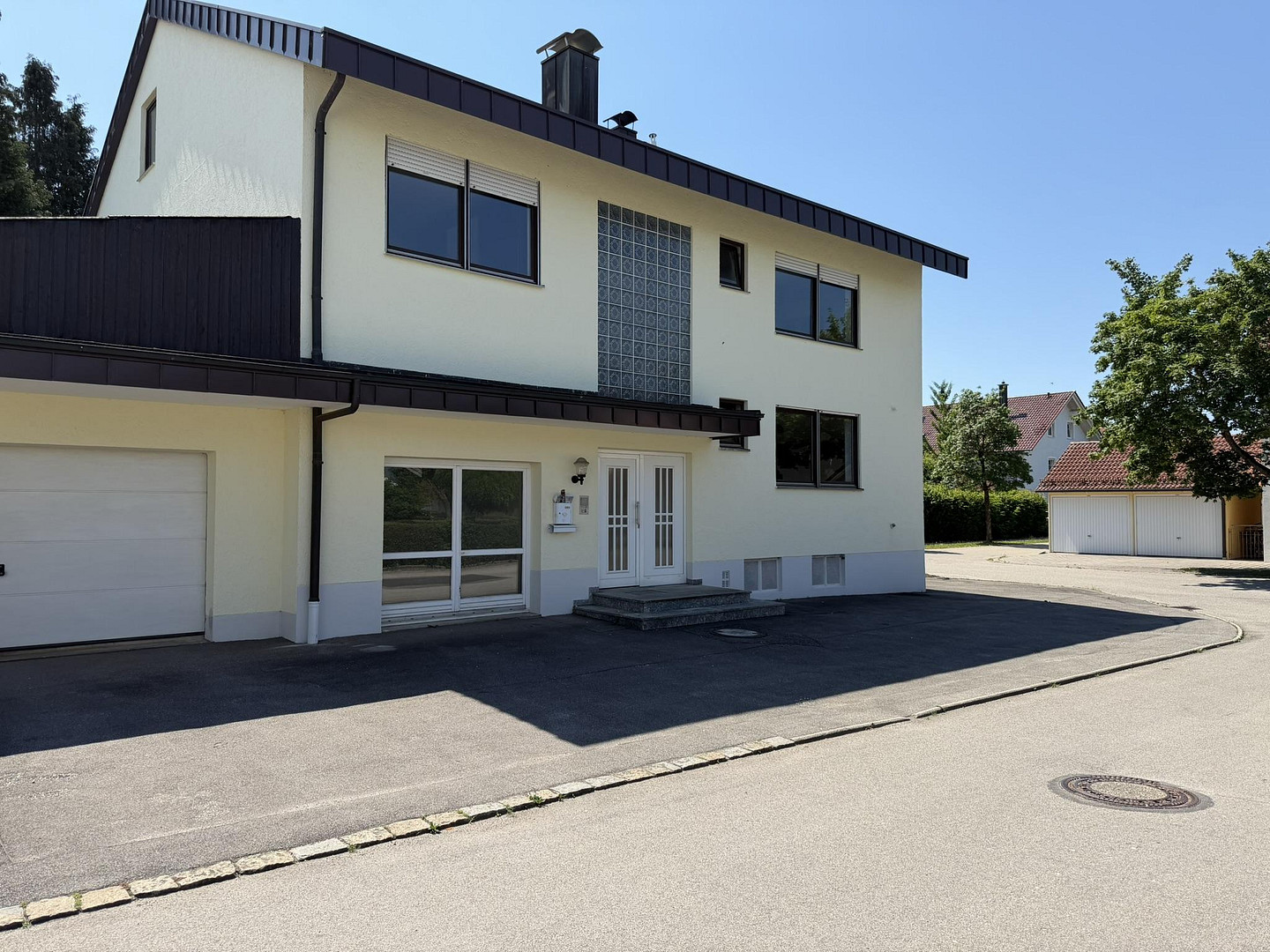 Zentrumsnah: Wohnhaus mit Galerie/Werkstatt, Einlieger-App.  & traumh. Naturgarten (834 qm) – Bad Füssing – Vorschaubild 3