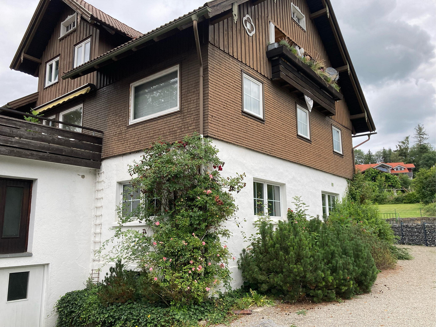 VIELSEITIGES MEHRFAMILIENHAUS MIT  GEWERBEMÖGLICHKEIT UND  AUSBAUPOTENZIAL – Heimenkirch – Vorschaubild 2