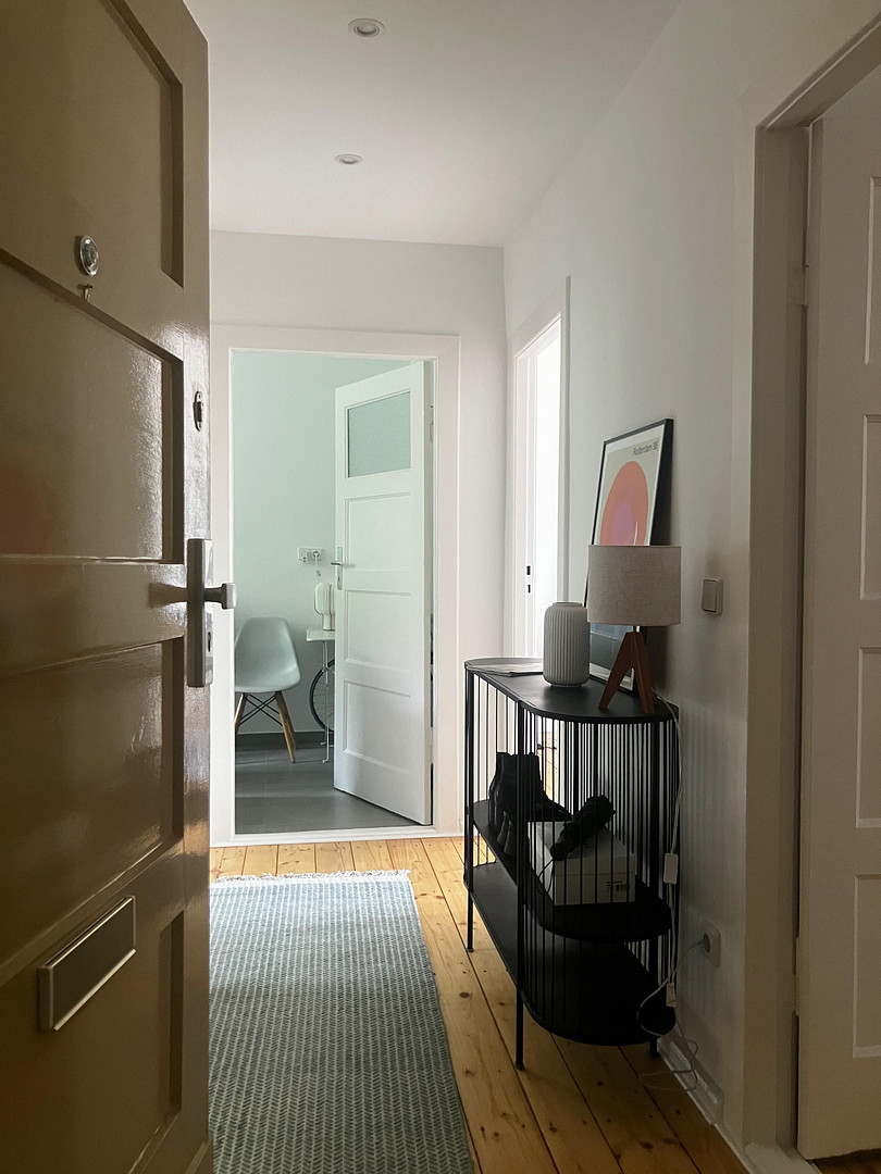 Wunderschön möblierte, frisch sanierte Wohnung in Schöneberg mit Sonnenbalkon & EBK – Traegerstr. 8, 12159 Berlin(Schöneberg) – Vorschaubild 10