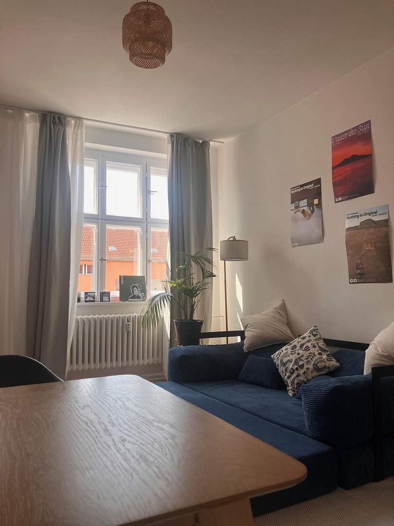 Wunderschön möblierte, frisch sanierte Wohnung in Schöneberg mit Sonnenbalkon & EBK – Traegerstr. 8, 12159 Berlin(Schöneberg) – Vorschaubild 2