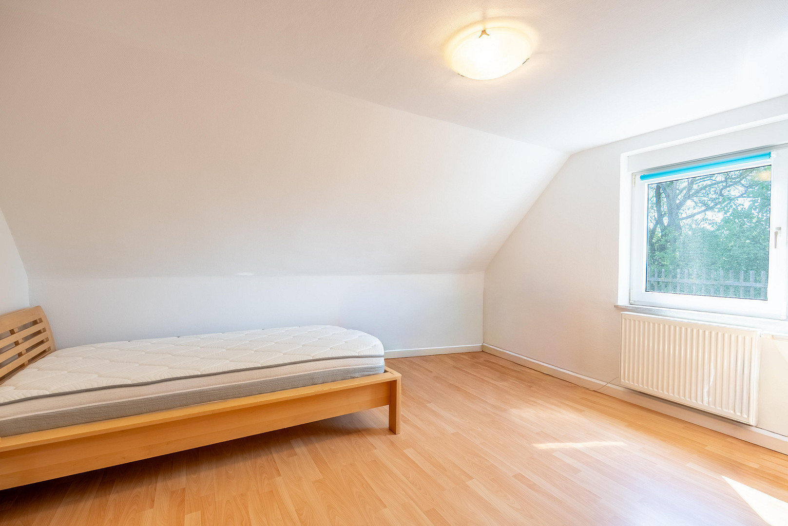 Der günstige Weg ins Eigenheim: Einfamilienhaus mit Garage und Gestaltungspotenzial – Wittislingen – Vorschaubild 8