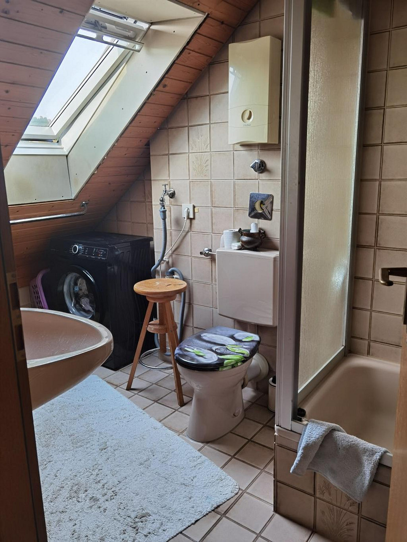 Frisch renovierte 1-Zimmer-Wohnung mit Balkon und Einbauküche – Auf der Ayl 59, 54295 Trier(Olewig) – Vorschaubild 3