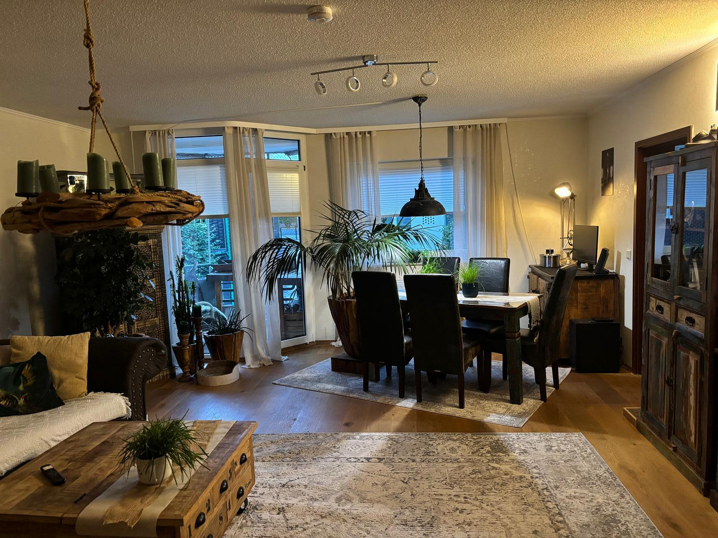 Großzügig geschnittene 2-Zimmerwohnung mit Süd-Balkon in zentraler Lage – Kölner Str. 60, 51399 Burscheid(Hilgen) – Vorschaubild 2