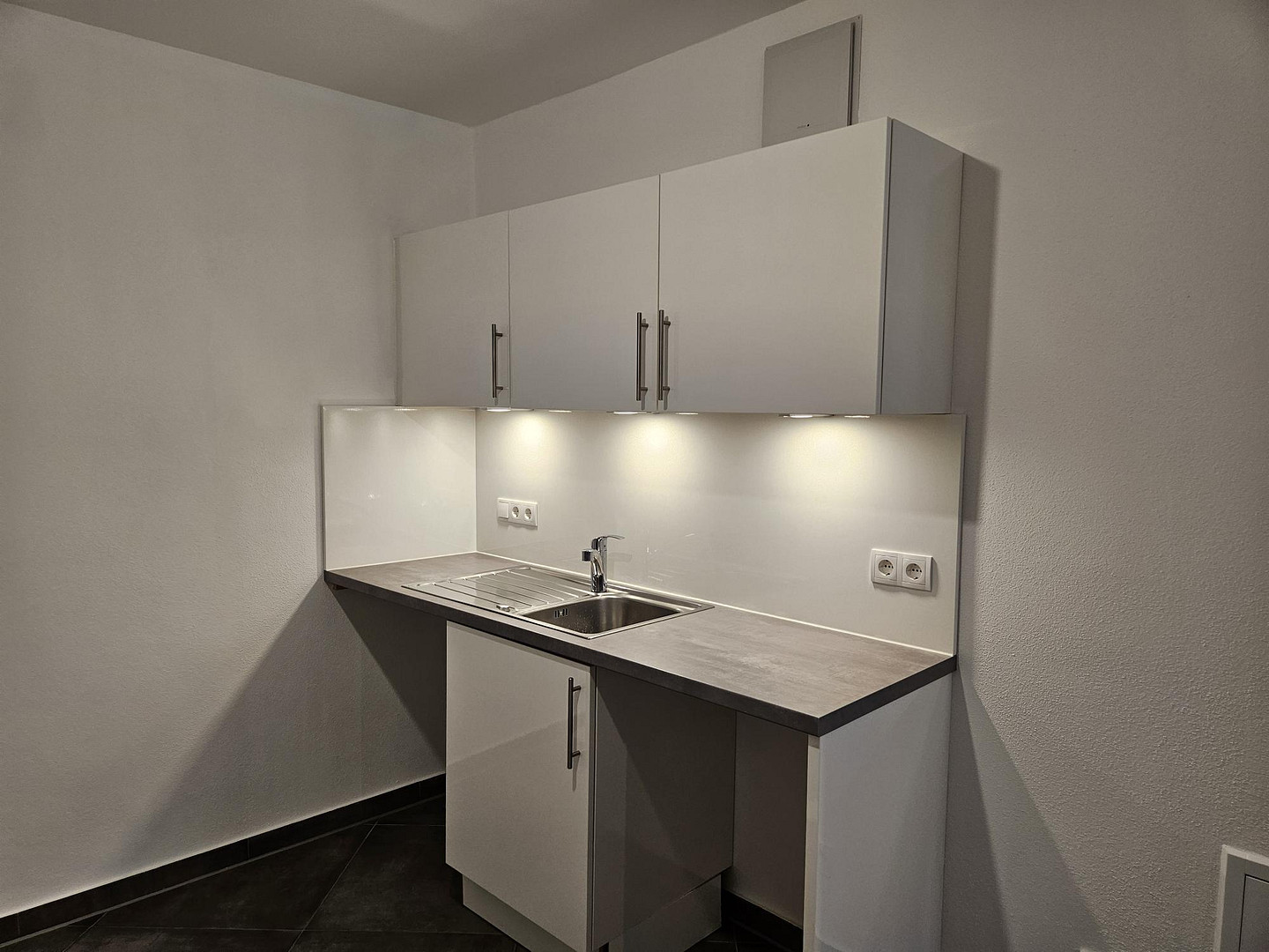 Sofort frei! Kernsanierte moderne 1-Zimmerwohnung ruhige Altstadtlage ohne KFZ-Stellplatz – Neue Gasse, 97421 Schweinfurt – Vorschaubild 3