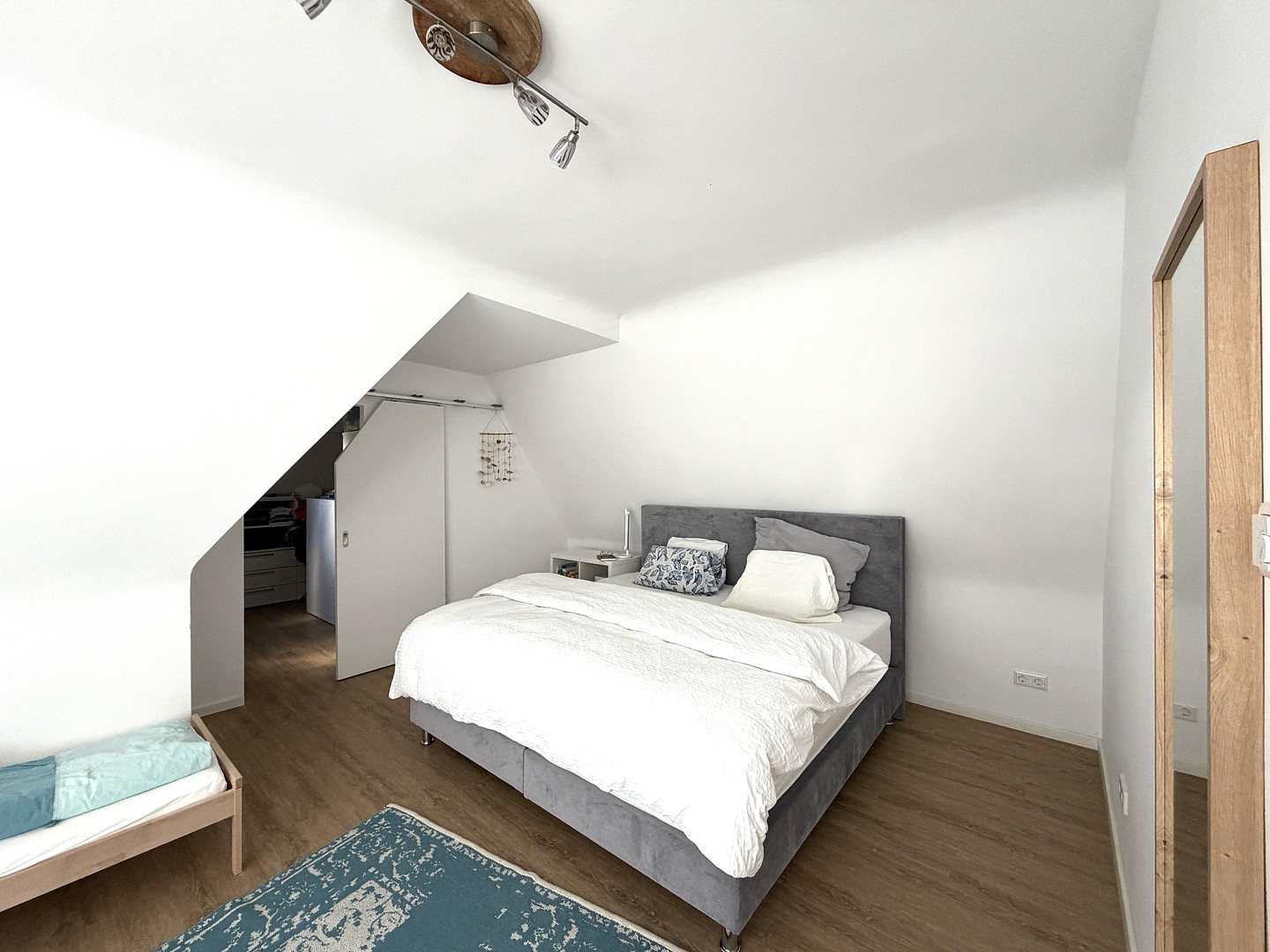Exquisites Wohnerlebnis: 5 Zimmer, 3 Balkone, 2 Ebenen, Klima, Garage und und und..... – Thielenbrucher Allee 11, 51069 Köln(Dellbrück) – Vorschaubild 19