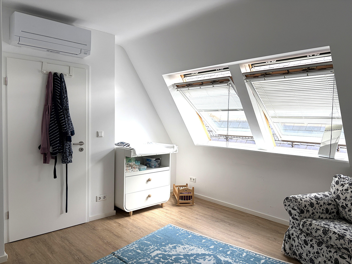 Exquisites Wohnerlebnis: 5 Zimmer, 3 Balkone, 2 Ebenen, Klima, Garage und und und..... – Thielenbrucher Allee 11, 51069 Köln(Dellbrück) – Vorschaubild 20