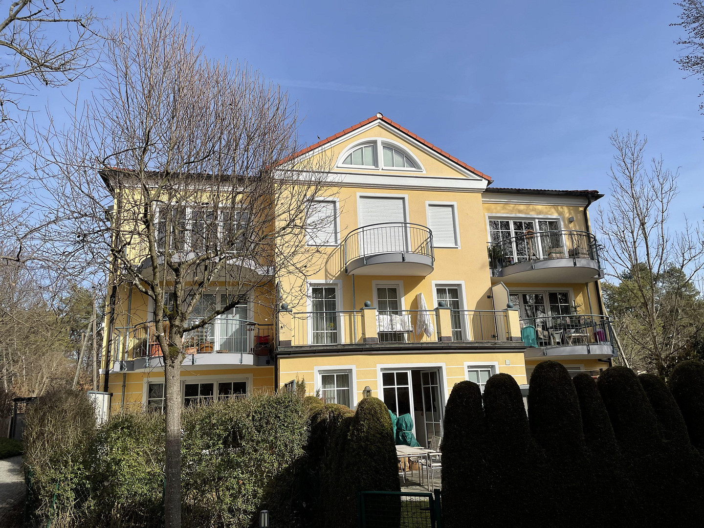 Exklusiv, top ausgestattet, mit Terrasse, bei Bedarf möbliert