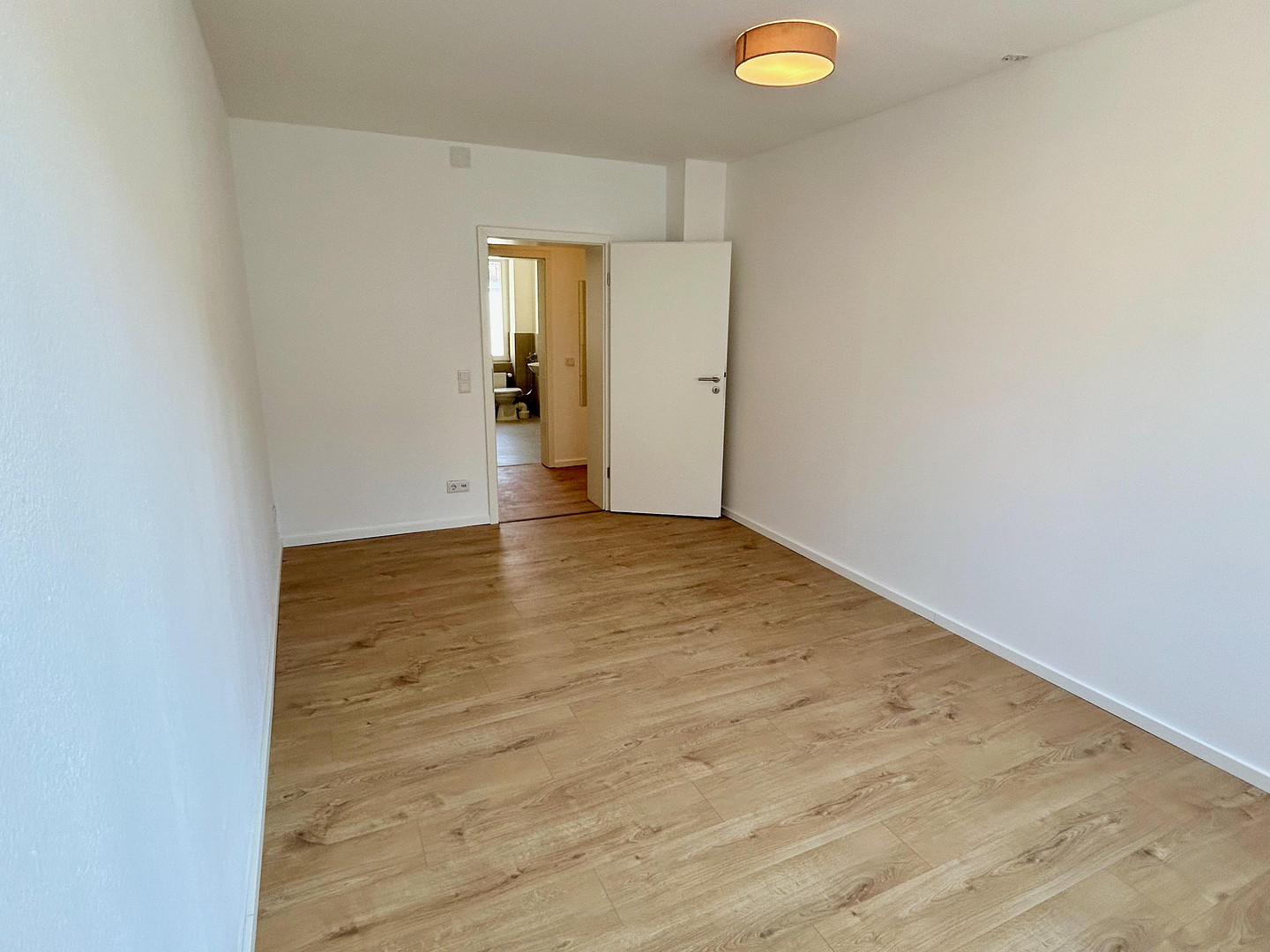 Provisionsfrei – Frisch renovierte 2-Zimmer Wohnung mit Altbau Charme in Top-Lage – 90489 Nürnberg(Wöhrd) – Vorschaubild 3