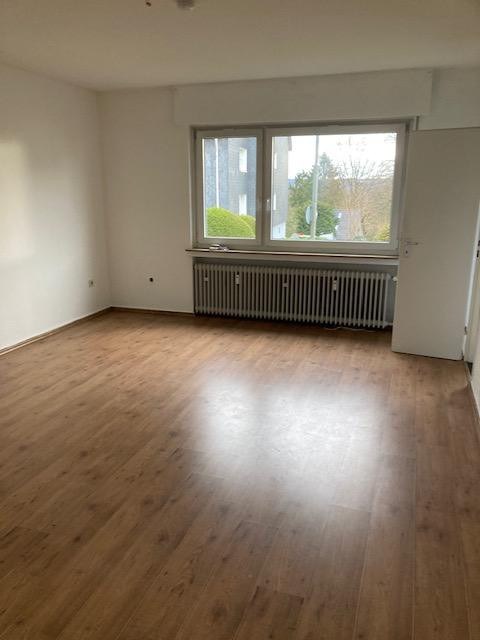 Großzügige Wohnung mit ausgebauten Kellerräumen und Terrasse in Reinshagen – Reinshagener Str. 106, 42857 Remscheid – Vorschaubild 4