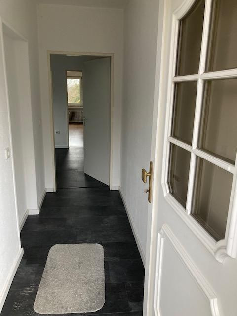 Großzügige Wohnung mit ausgebauten Kellerräumen und Terrasse in Reinshagen – Reinshagener Str. 106, 42857 Remscheid – Vorschaubild 3