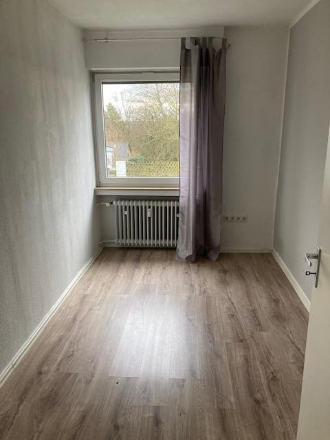Großzügige Wohnung mit ausgebauten Kellerräumen und Terrasse in Reinshagen – Reinshagener Str. 106, 42857 Remscheid – Vorschaubild 9