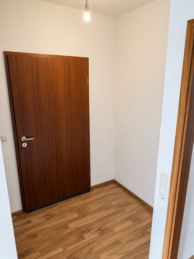 Erstbezug nach Renovierung: 3,5 Zimmer, große Terrasse, neue Küche & TG-Stellplatz – Badstr. 2, 72793 Pfullingen – Vorschaubild 11