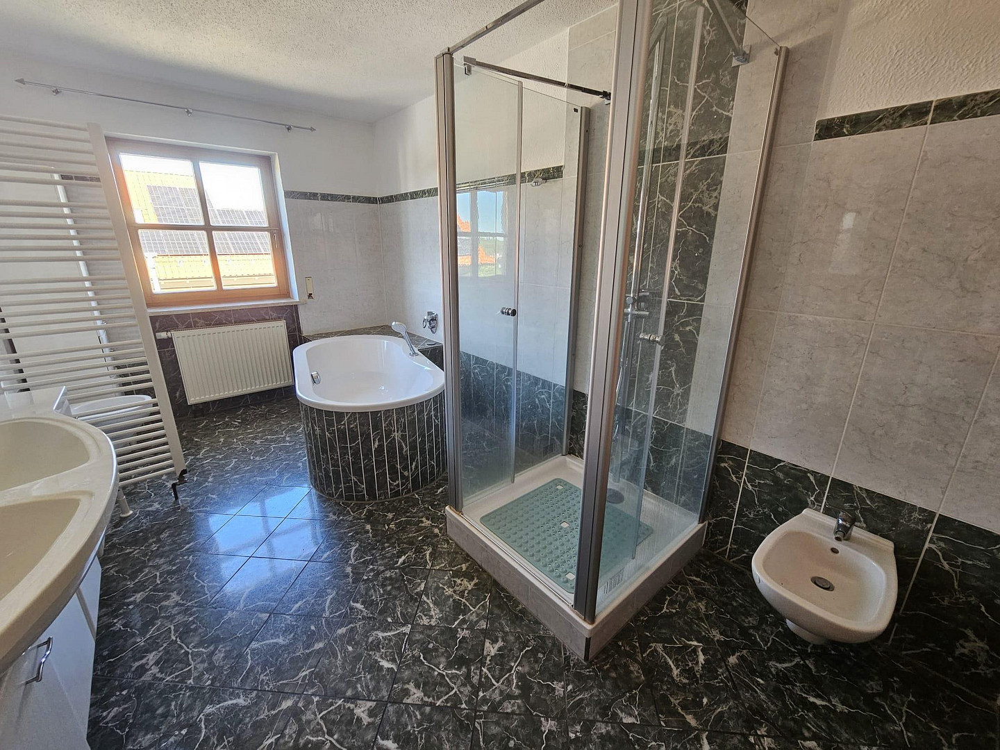 Traumwohnung m. Garten in bester Wohnlage Ende Sackgasse mit Blick in die Alpen mit PV Anlage – Tannenweg 8, 94086 Bad Griesbach(Bad Griesbach i. Rottal) – Vorschaubild 18