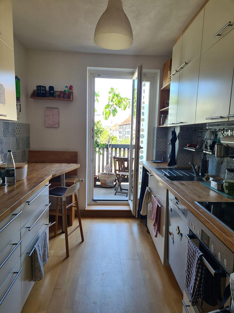 Charmante 3-Zimmer-Eigentumswohnung mit Balkon in zentrumsnaher Stadtlage – 79106 Freiurg(Brühl) – Vorschaubild 2