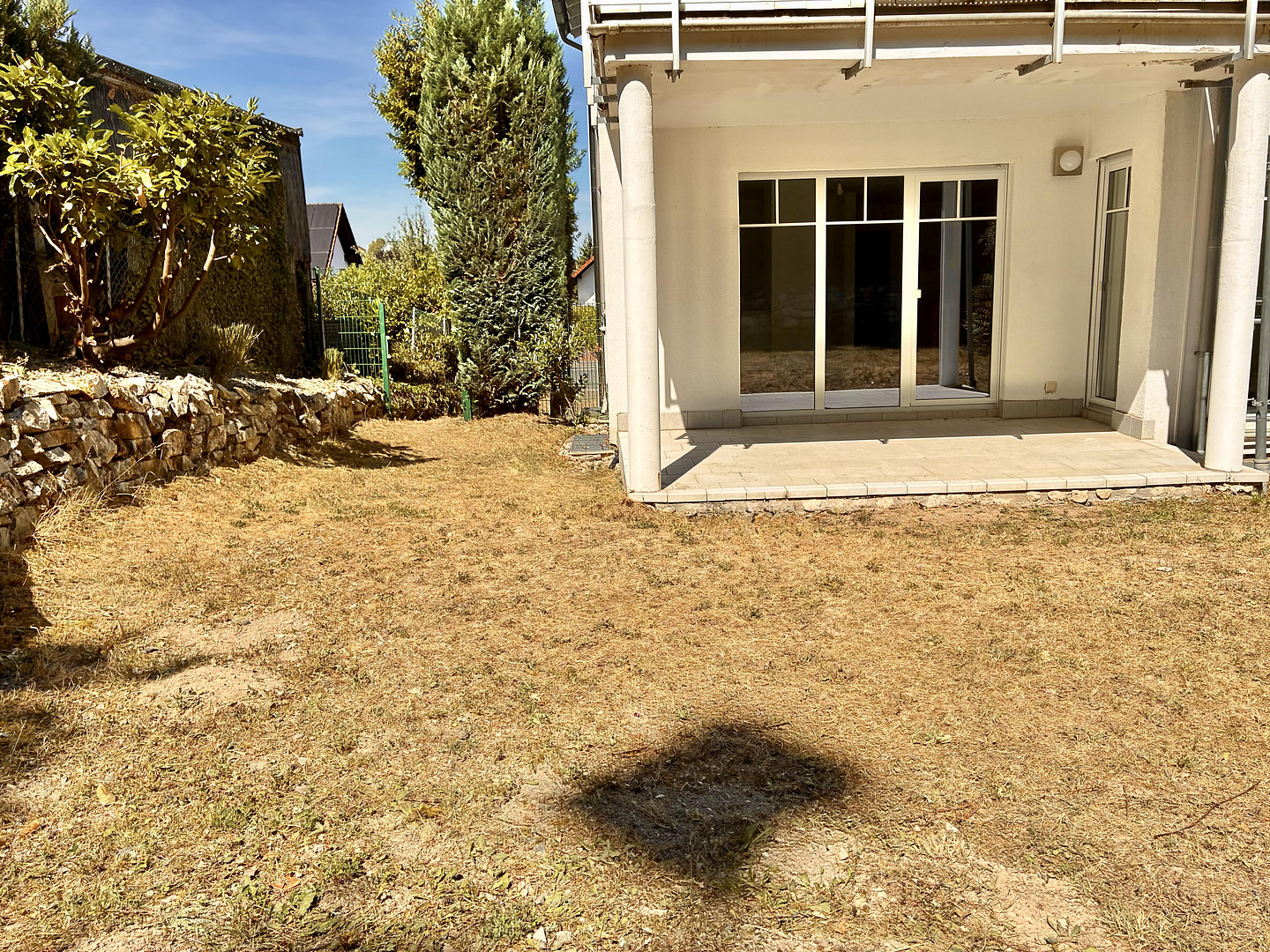 Neu renovierte EG-Wohnung mit Garten, Terrasse und Stellplatz in Neu-Anspach – 61267 Neu-Anspach – Vorschaubild 2