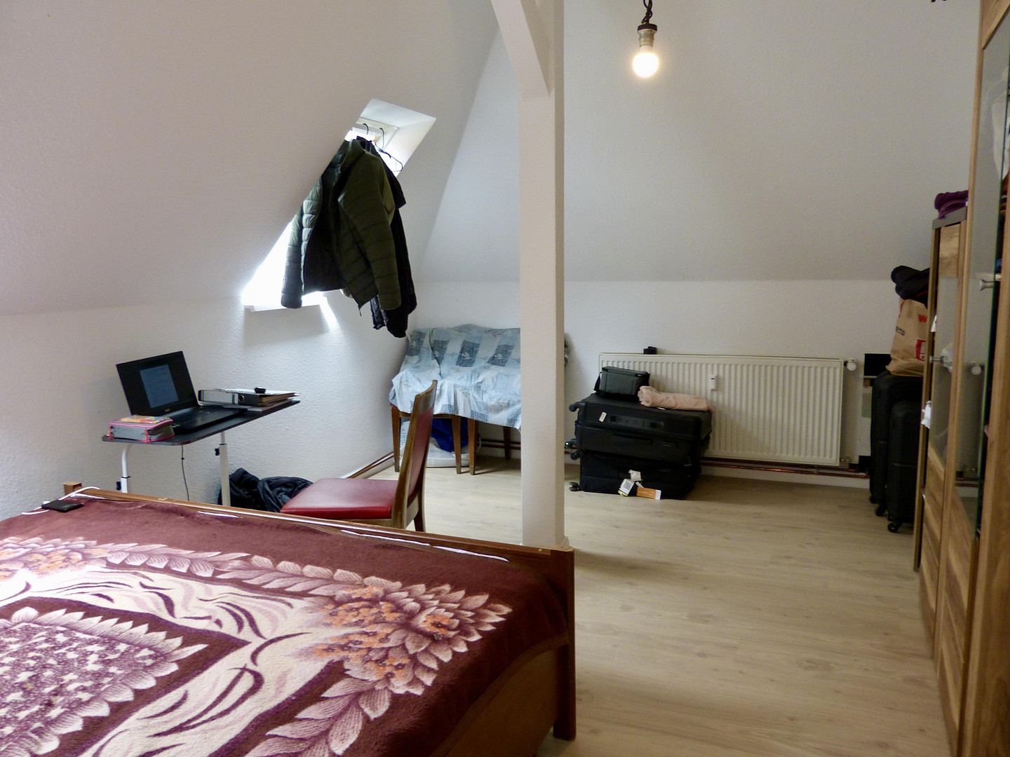 Helle Dachgeschosswohnung mit Einbauküche – perfekt für Paare, Singles oder WG – Birkenweg 13, 27576 Bremerhaven(Klushof) – Vorschaubild 5