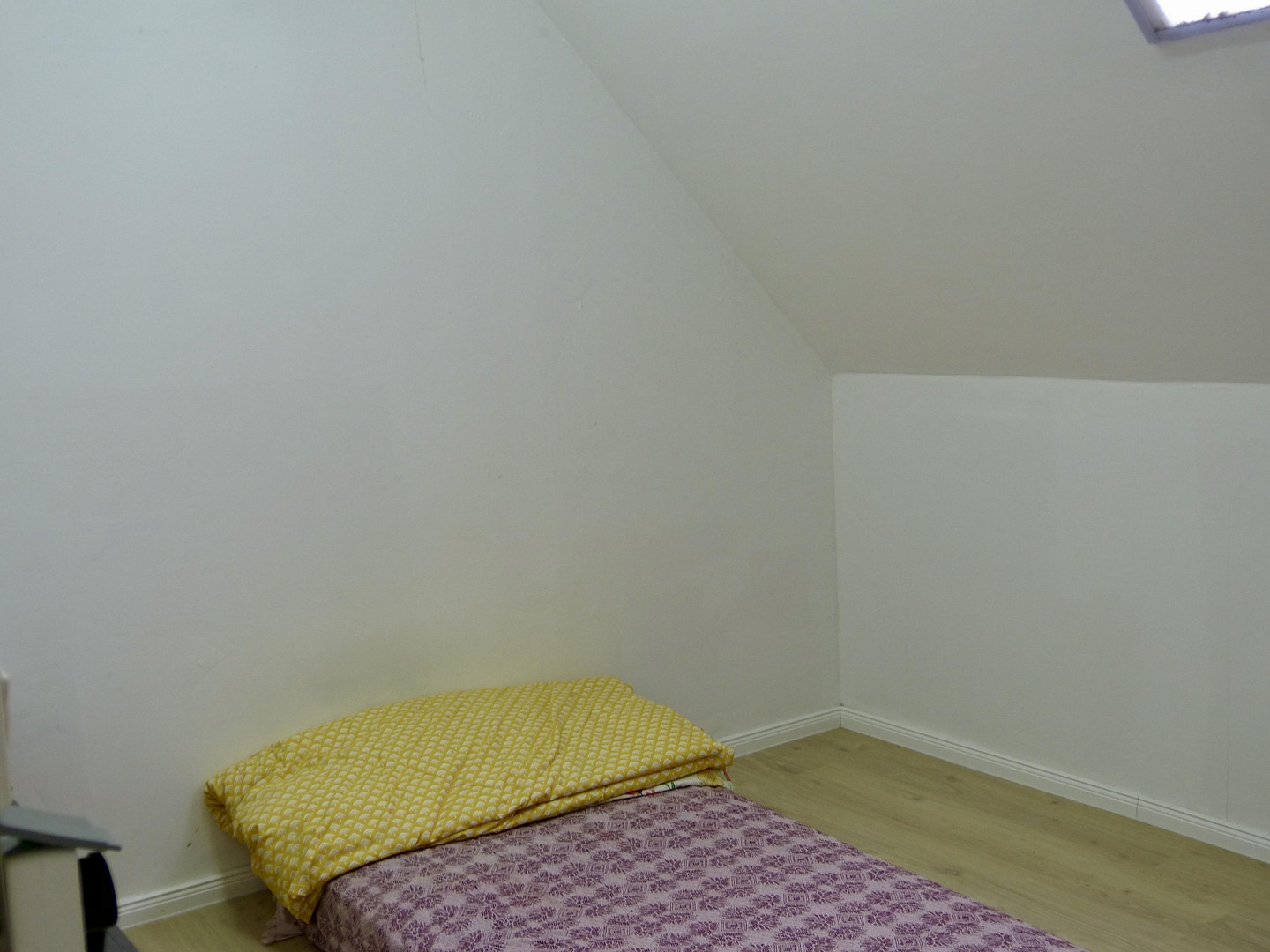 Helle Dachgeschosswohnung mit Einbauküche – perfekt für Paare, Singles oder WG – Birkenweg 13, 27576 Bremerhaven(Klushof) – Vorschaubild 7