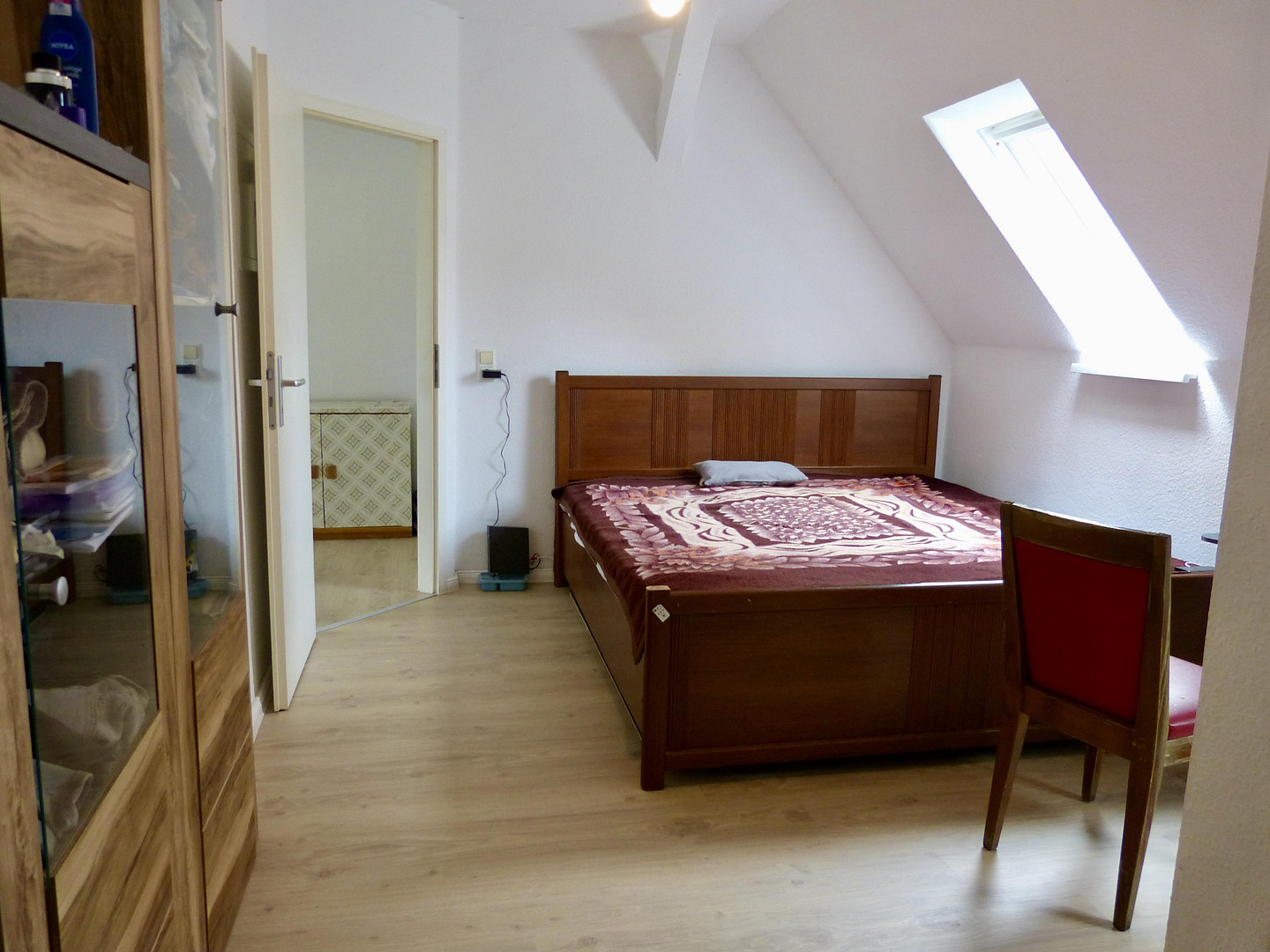 Helle Dachgeschosswohnung mit Einbauküche – perfekt für Paare, Singles oder WG – Birkenweg 13, 27576 Bremerhaven(Klushof) – Vorschaubild 6